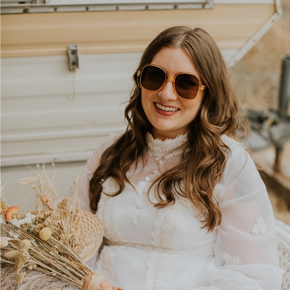 Meet your Posher, Lynnea - Picture 1 of 1